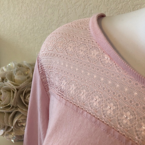 Pink lace top long sleeved T-shirt - Picture 2 of 4